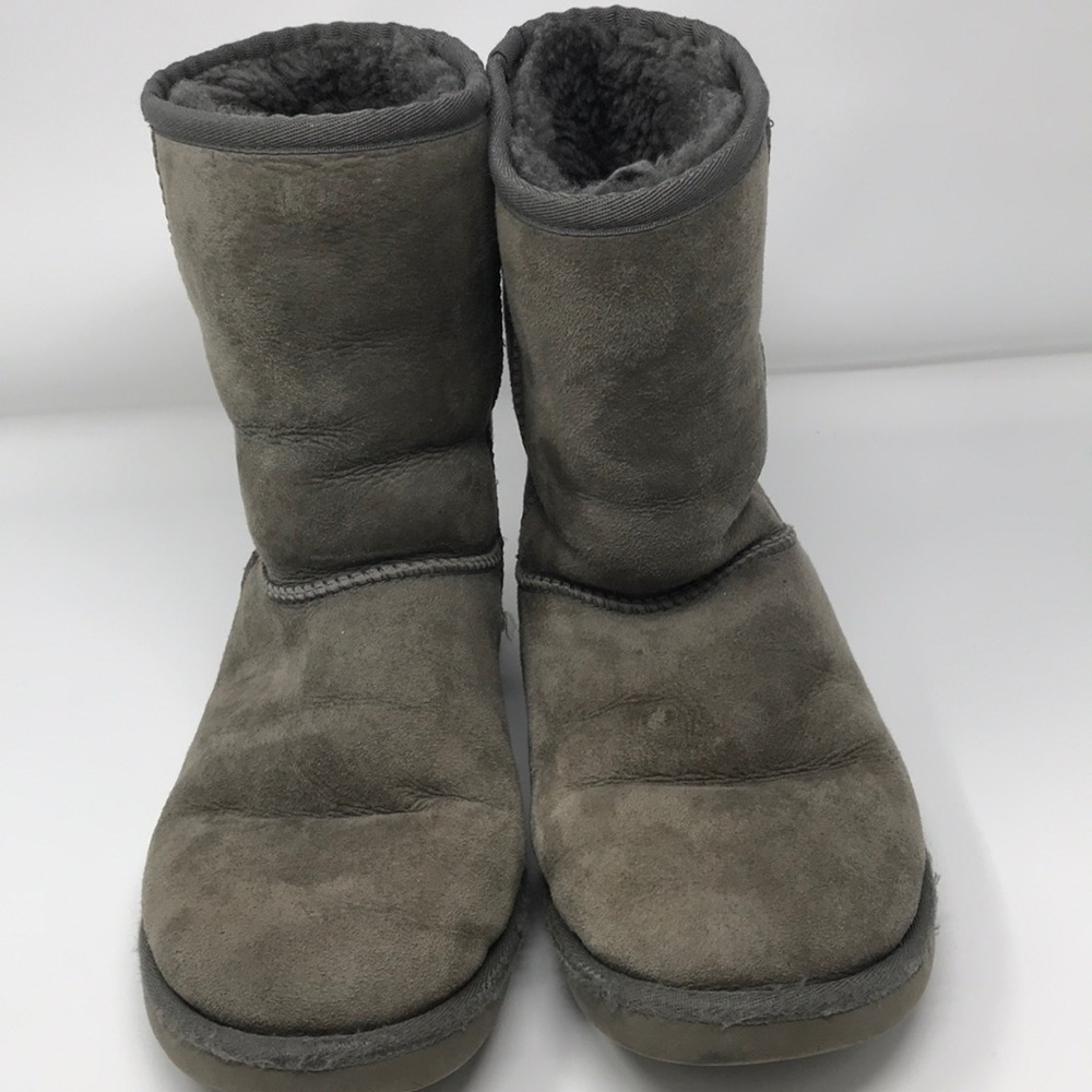 UGGS Classic Short Boots Size 7W